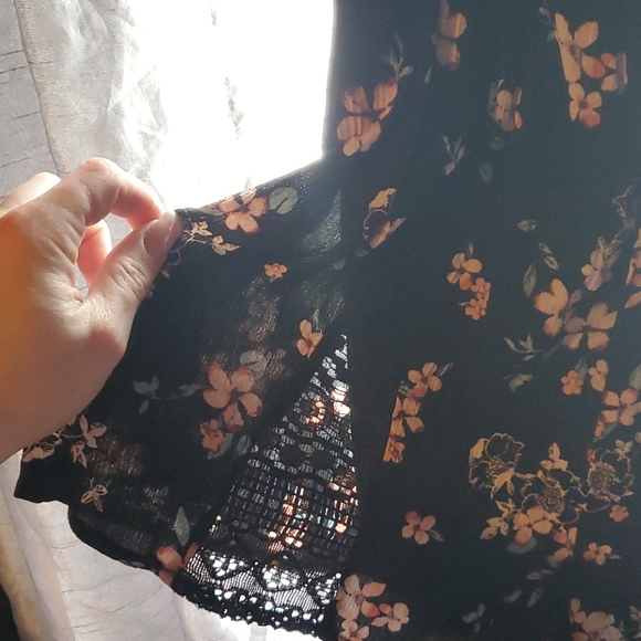 Black with pink floral long-sleeved romper - Picture 3 of 4